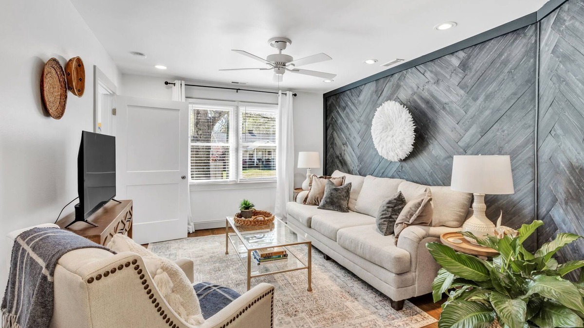 Easley House | Cottage Chic~ Monthly Rental 2min to DT Easley!