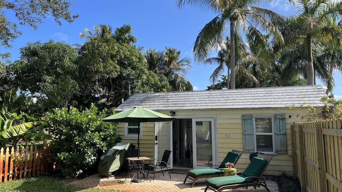 Lake Worth Apartment | COTTAGE CLOSE TO BEACH AND BRYANT PARK