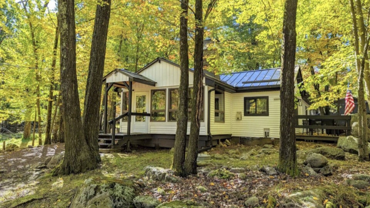 Lake Harmony Cottage | Cottage Close to Lake & Resort w Fireplace&FirePit