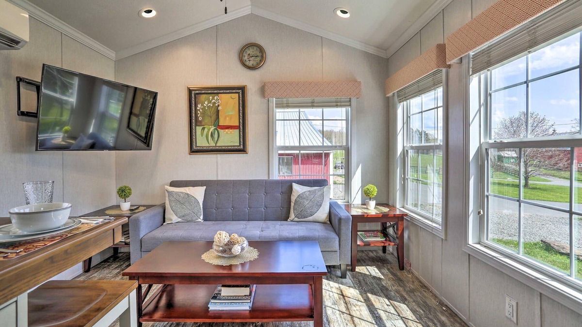 Pleasant Mount House | Cottage Complex Family & Pet-Friendly Spring Midweek - 35% OFF Promo