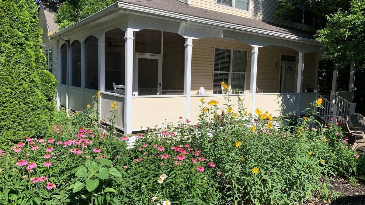 Lakeside Cottage | Cottage Custom built by owner plus 4 person golf cart included