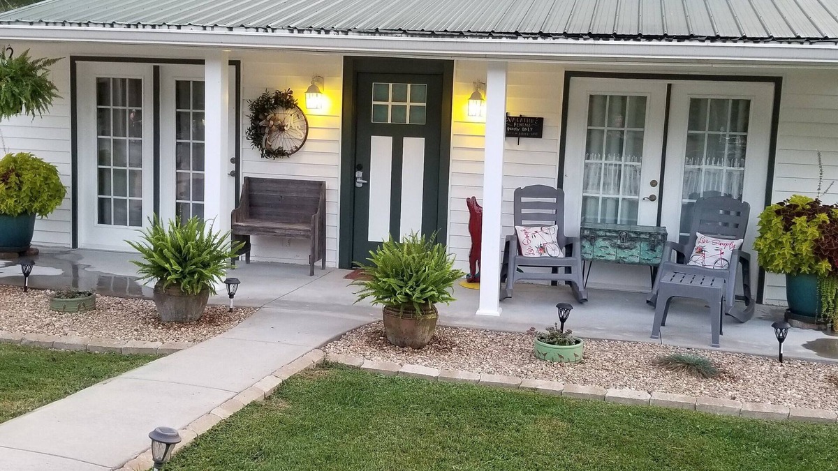 Abingdon Cottage | Cottage Directly on the Virginia Creeper Trail- Alvarado Station Abingdon