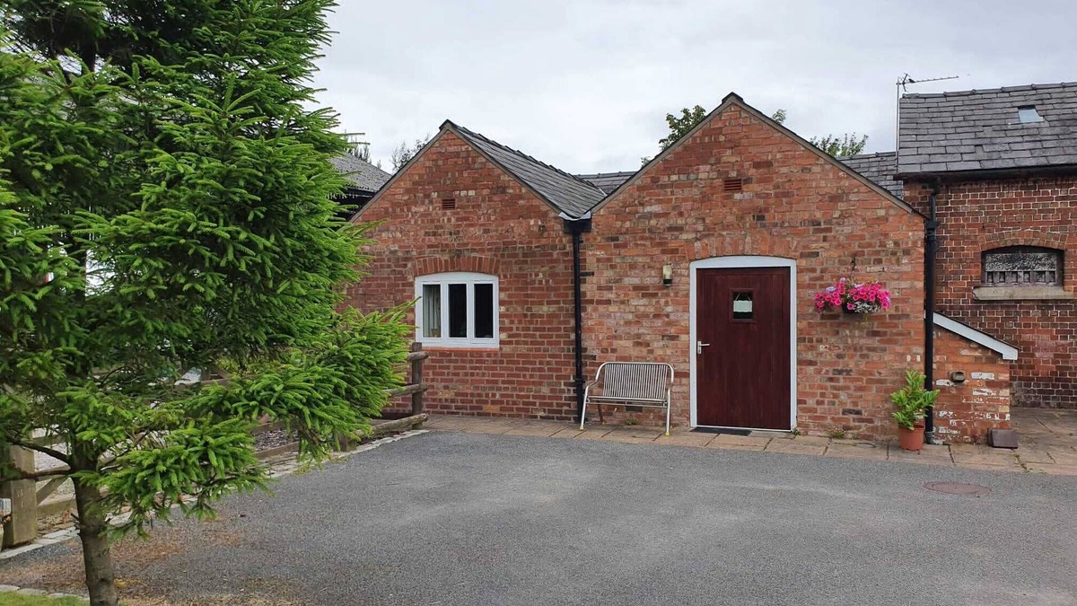 Ormskirk Cottage | Cottage-Ensuite with Shower-The Stable