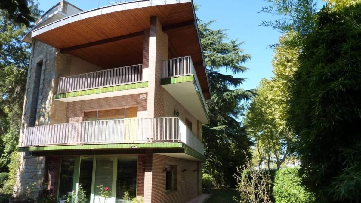 Sant Julia de Vilatorta Ski Chalet | Cottage with large garden