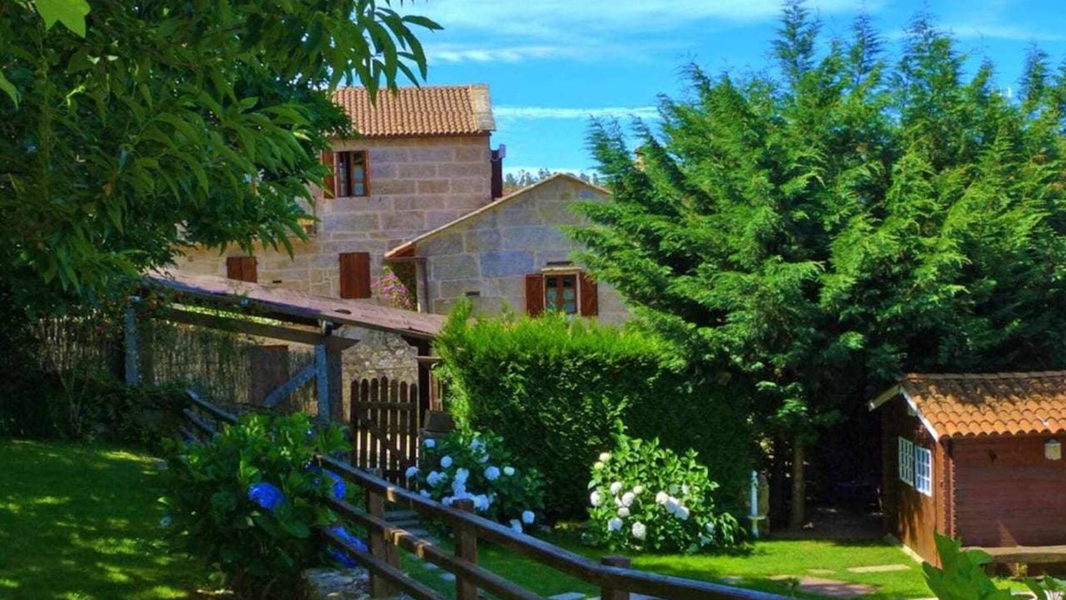 A Lama House | Cottage for 10/14 pax with pool near the coast.