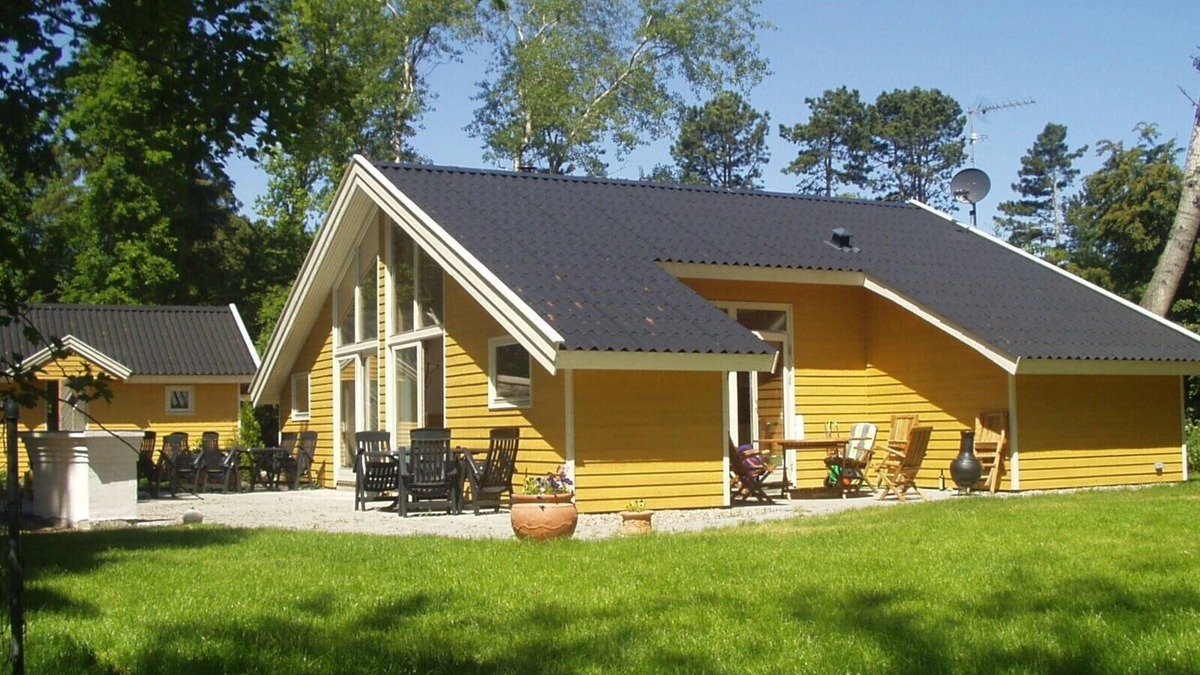 Nykobing Sjaelland Cottage | Cottage for 12 people in 6 rooms, all appliances and sauna. Enclosed garden