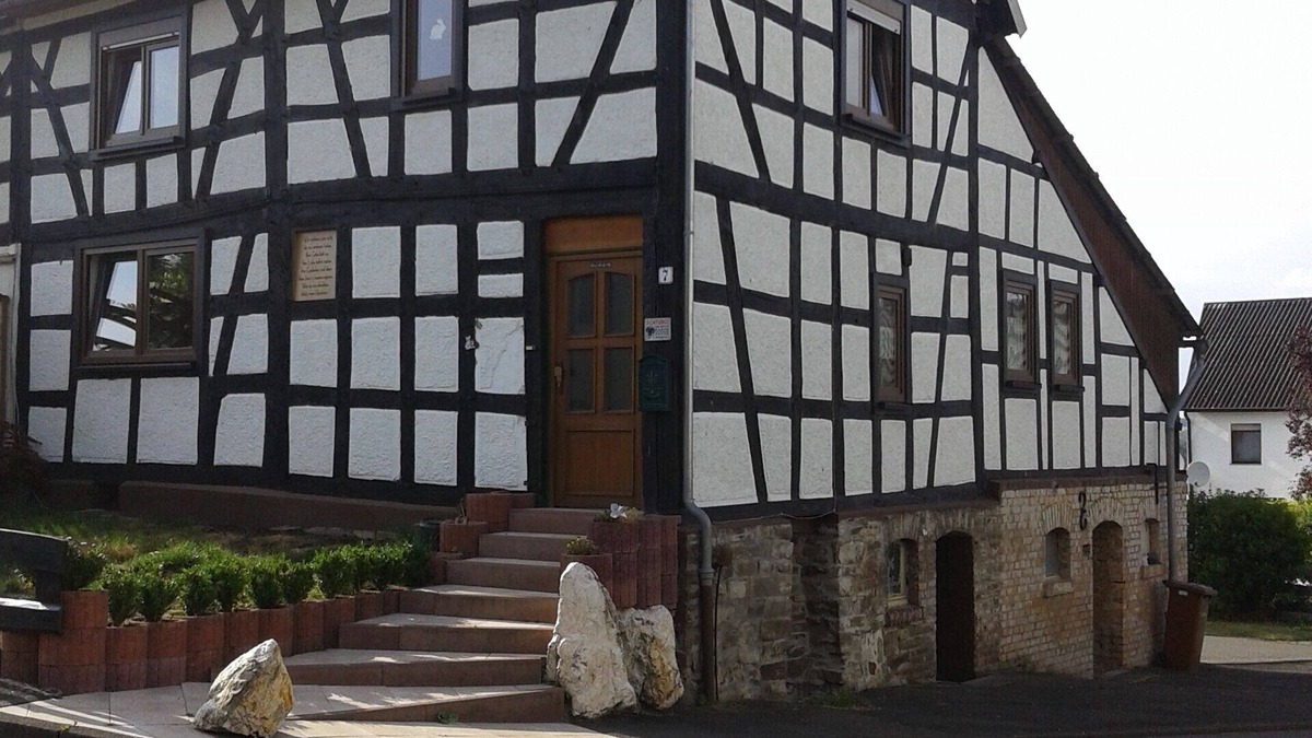 Neustadt House | Cottage for 7 people, near A3, ideal for fitters
