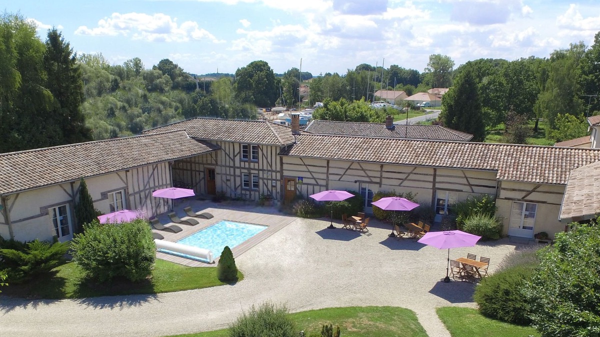 Giffaumont-Champaubert House | Cottage on Lake Der - Jacuzzi - 5 bdrms - 6 baths