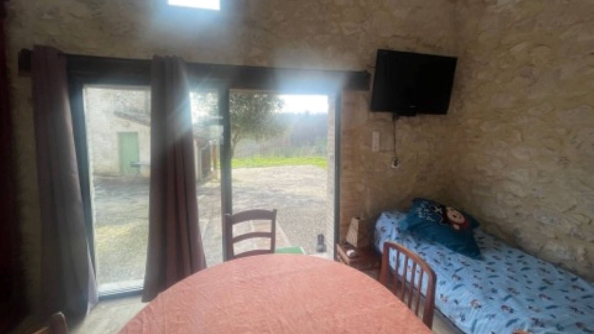 Saint-Amans-de-Pellagal Cottage | Cottage 'Chez Mémé Coucou 1 Chambre Dortoir' with Shared Terrace, Garden and Wi-Fi