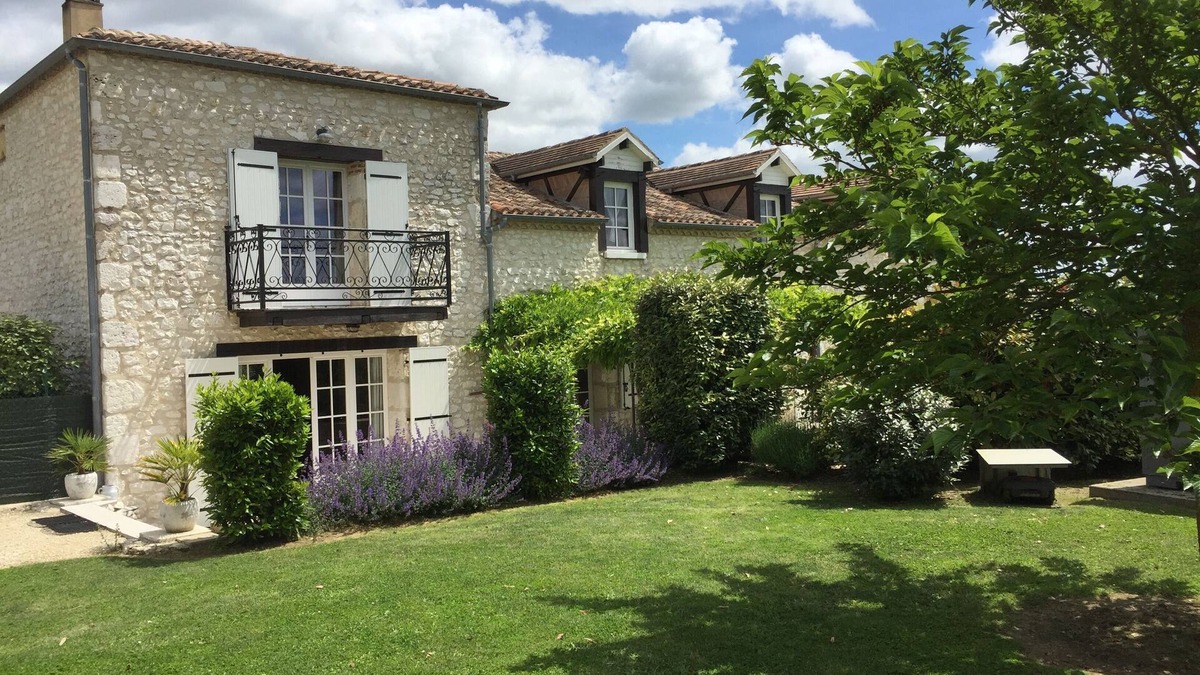 Saint-Aubin-de-Lanquais House | Cottage "The Bardottes" in a magnificent stone