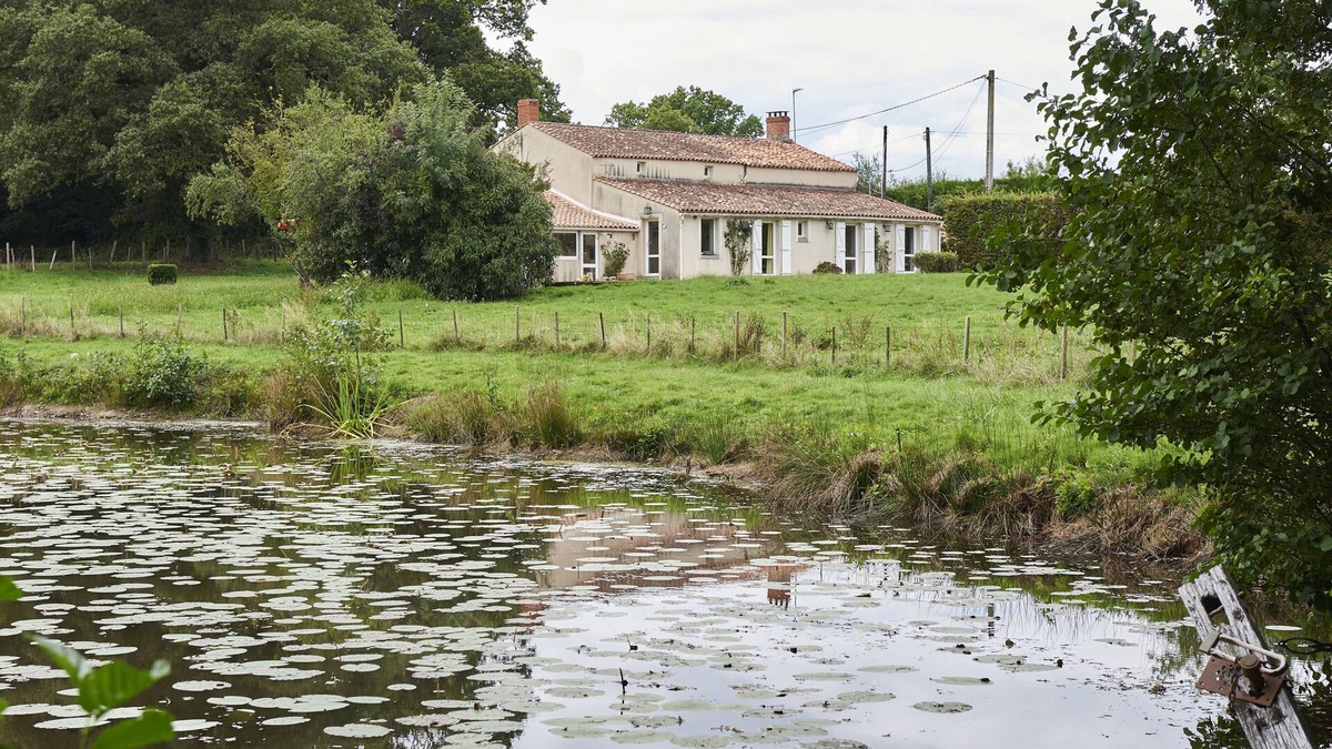 Saint-Vincent-sur-Graon Cottage | Cottage House with view on a castle