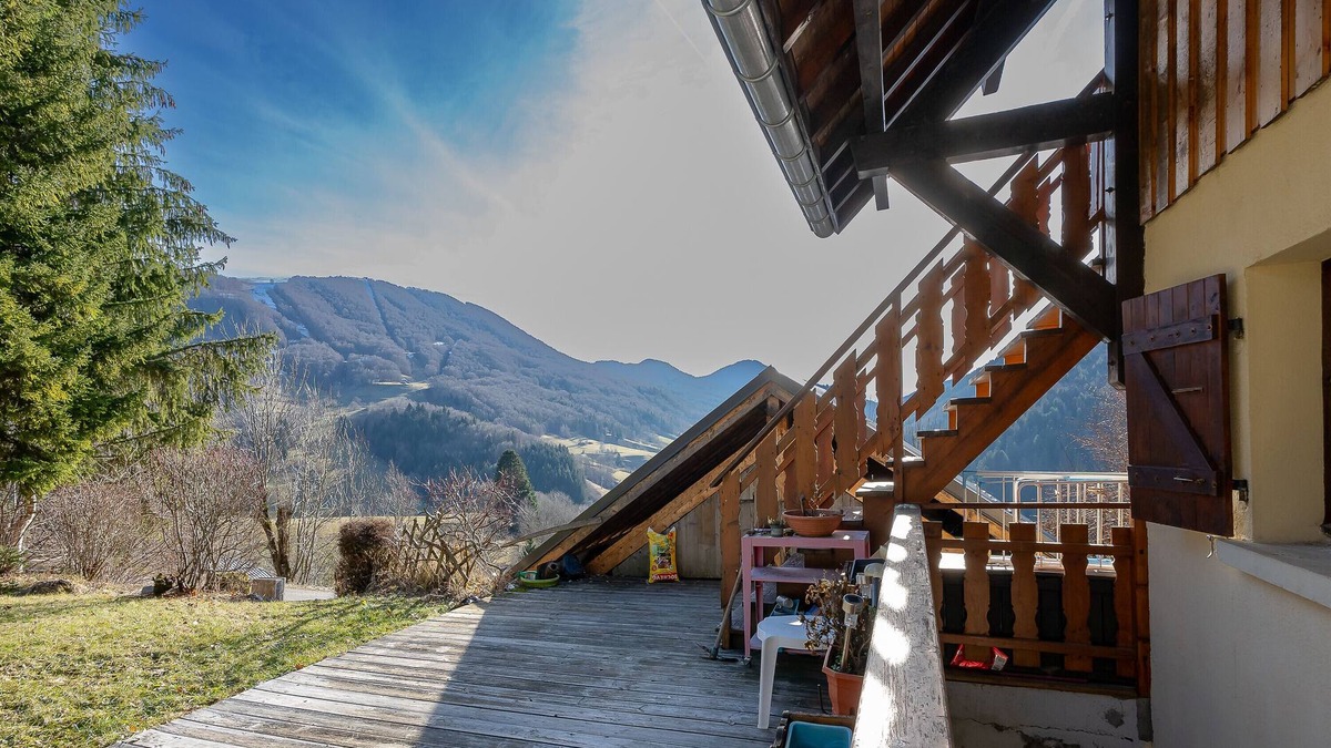 Aillon-le-Jerune Ski Chalet | Cottage "Gite 4 Personnes" with Mountain View & Shared Terrace