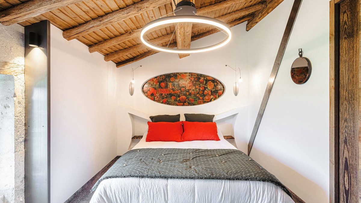 Pissotte House | Cottage 'Gite Les 3 Piliers' with Private Terrace, Shared Garden and Wi-Fi