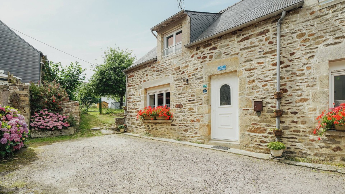 Matignon House | Cottage 'Gite Les Dauphins À Matignon' with Private Terrace, Private Garden and Wi-Fi