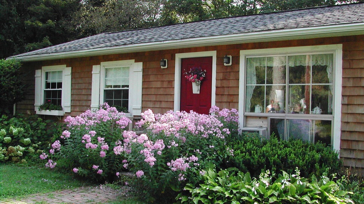 Mount Vision House | Cottage House Convenient to all tournaments, great getaway, Foosball