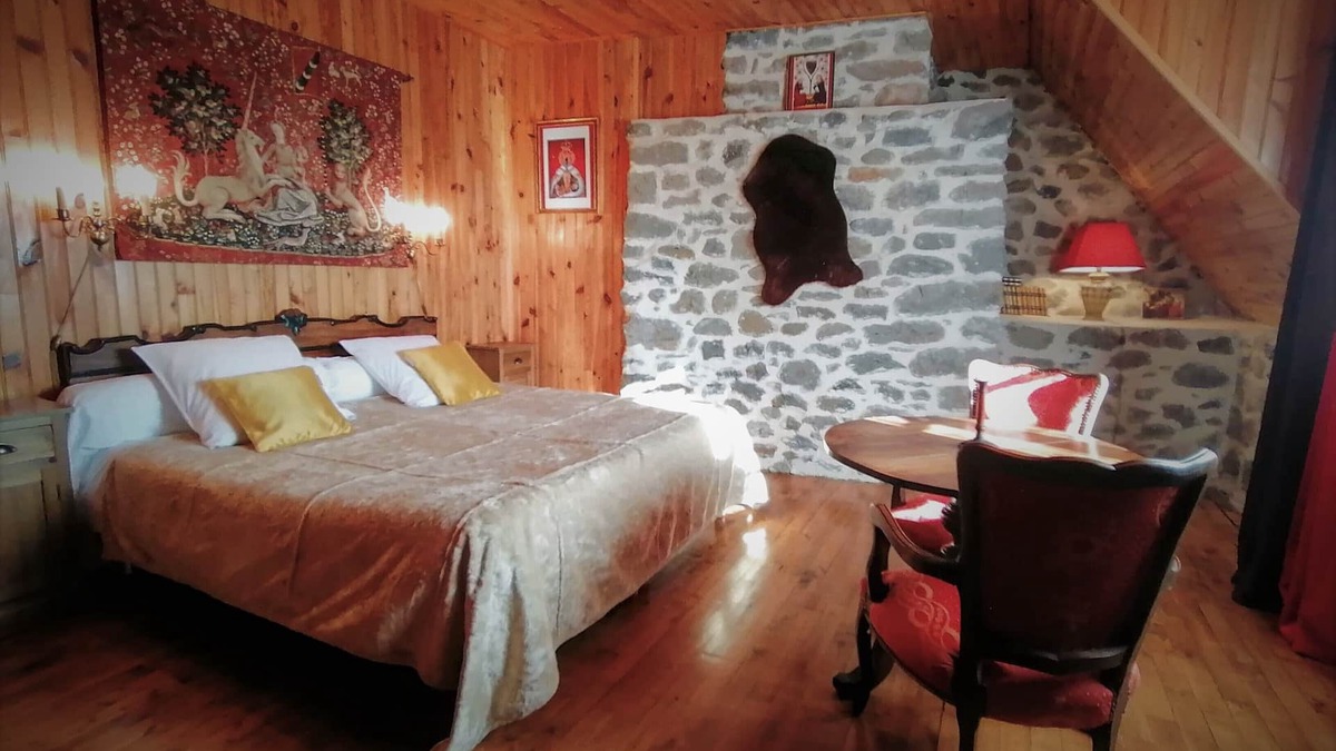 Anglards-de-Salers House | Cottage in Anglards de Salers, beds made on arrival!