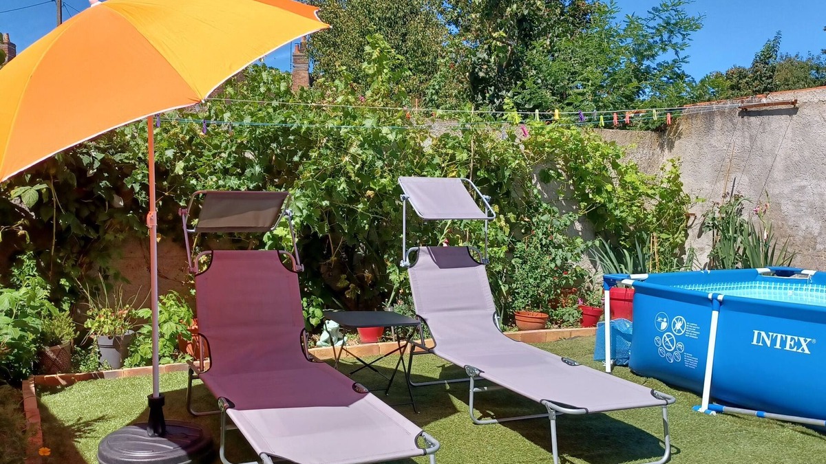 Chateau-Renault Bed & Breakfast | Cottage in a garden