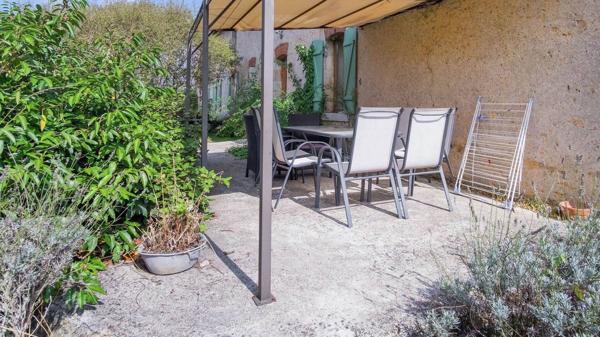 Giroux Other | Cottage in an old remote farmhouse near Châteauroux