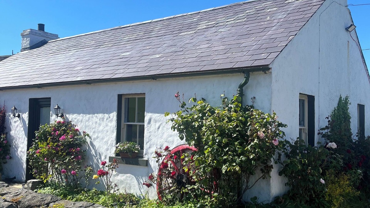 Ballycastle Cottage | Cottage in Ballintoy, Causeway Coast - sleeps 5