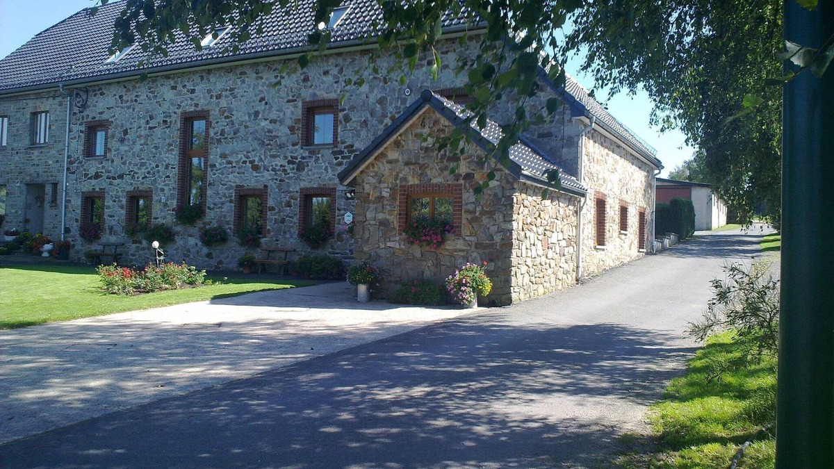 Arimont Cottage | Cottage in Baugnez with Sauna & Farm Fun