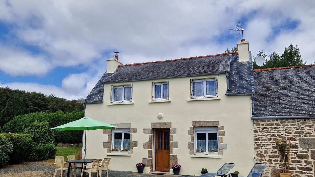 Guerlesquin House | Cottage in Brittany near Monts d'Arrée