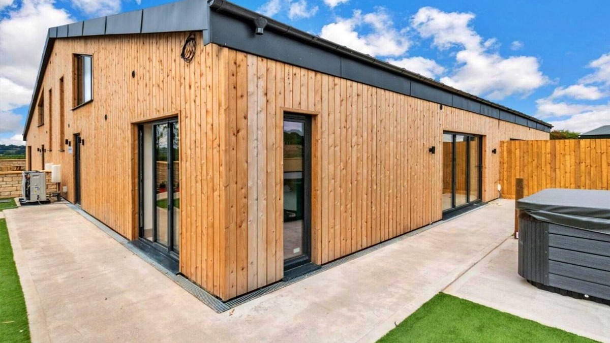 Little Rissington Cottage | Cottage in Cotswolds with Hot Tub & Garden