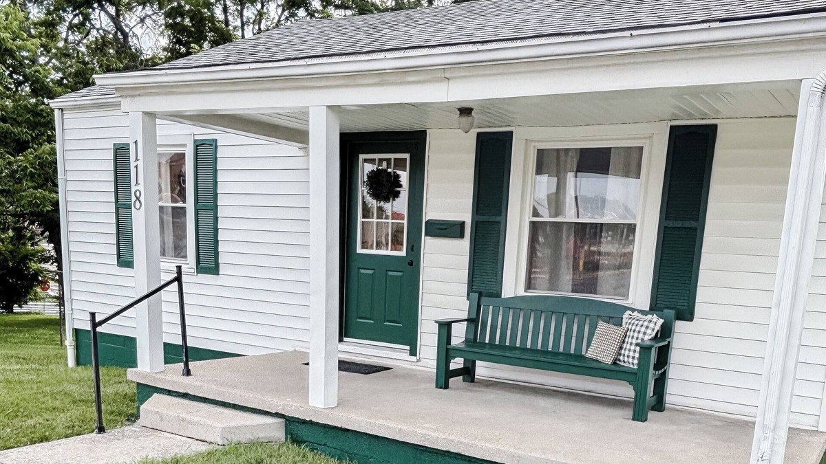 Georgetown Cottage | Cottage In Downtown Georgetown Within Walking Distance Of Shops and Restaurants