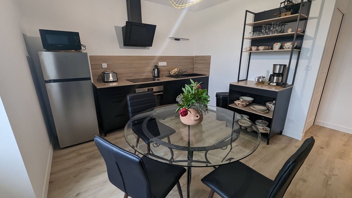 Langres Apartment | Cottage in former rectory with park in Langres