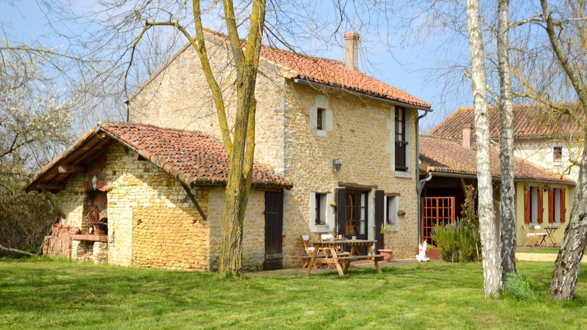 Saint-Jean-de-Sauves Cottage | Cottage in Saint-Jean with Terrace
