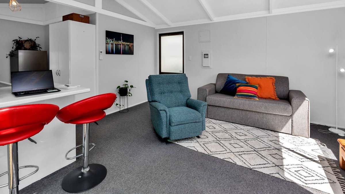 Kensington Cottage | Cottage in garden setting - close to walking tracks and food outlets.