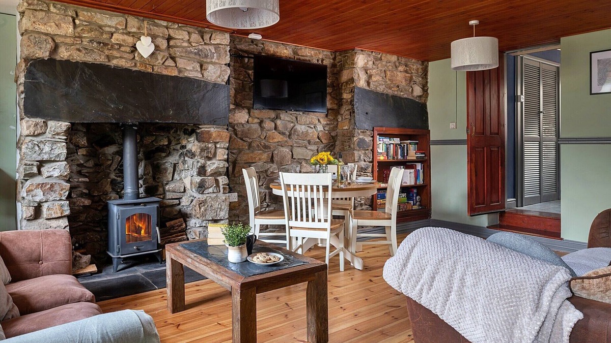 Tanygrisiau House | Cottage in Snowdonia with Mountain Views