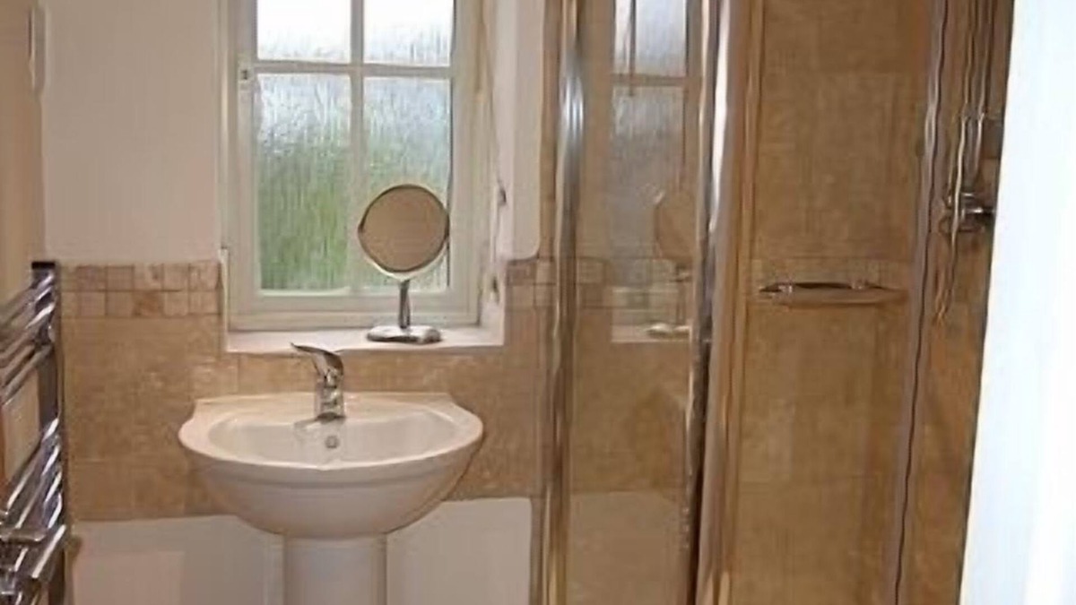 Badby Cottage | Cottage In Great Central Village Location. Country Walks Available.