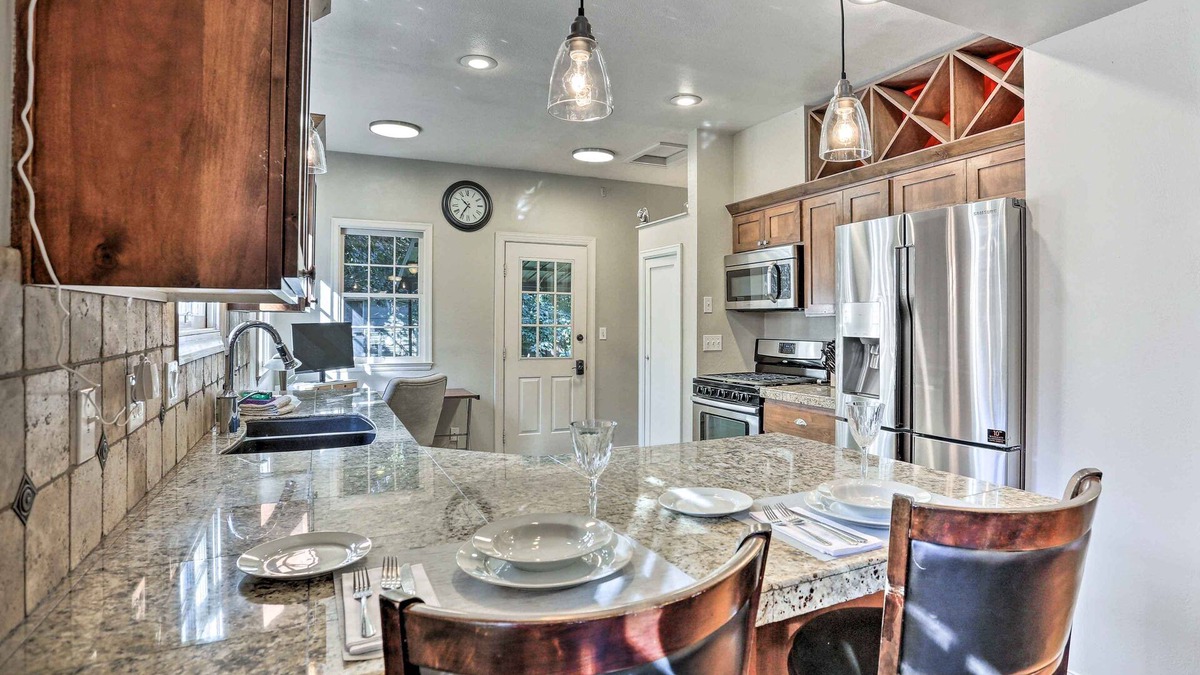 North End Cottage | Cottage in Hyde Park: Yard, 1 Mi to Dtwn