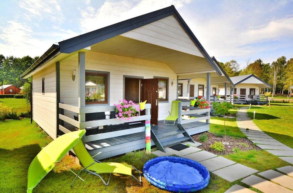 Jaroslawiec House | Cottage in Jaros awiec near Heated Pool