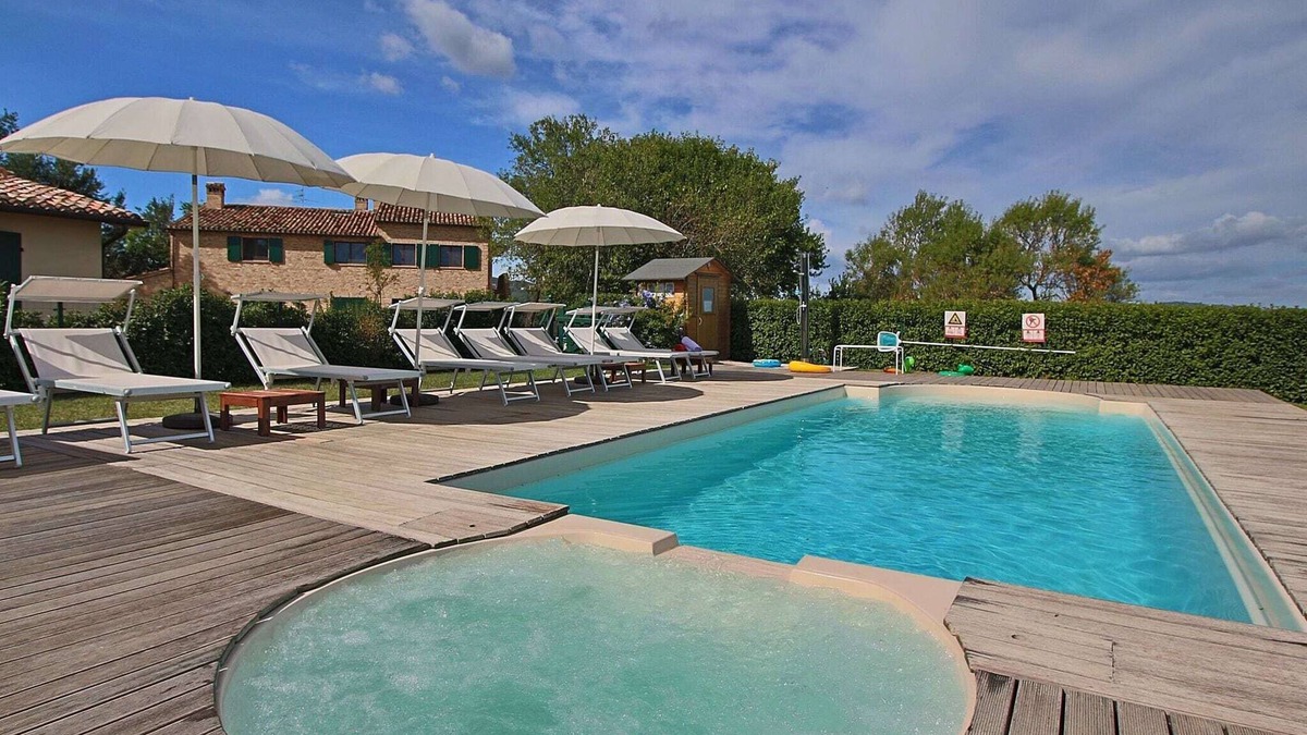 Montelabbate Cottage | Cottage in Montelabbate with Pool & Forest