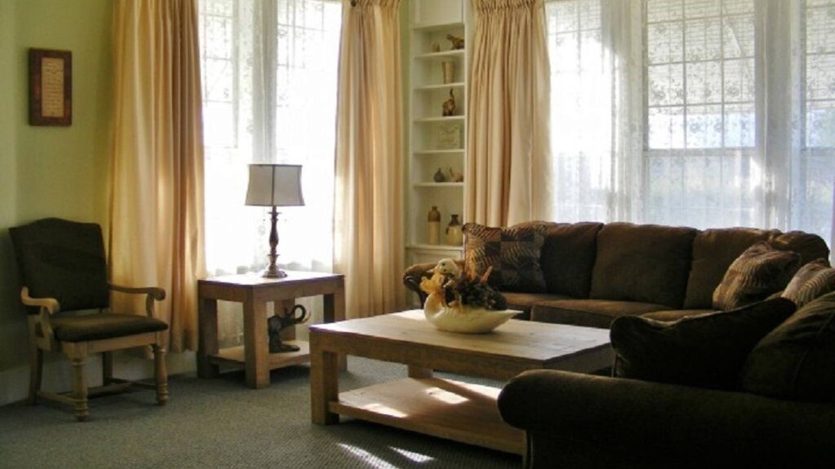 Mount Ida House | Cottage in Mount Ida, Arkansas. Three blocks from town square.