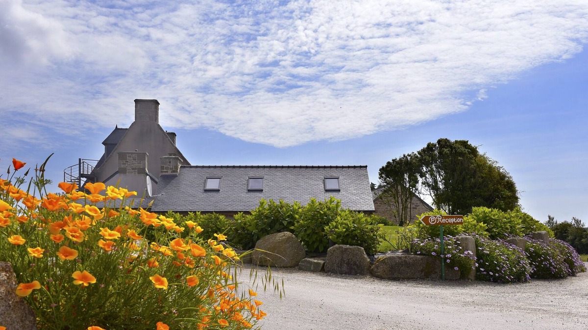 Plouarzel Cottage | cottage in old renovated farm - indoor pool and spa in outbuilding
