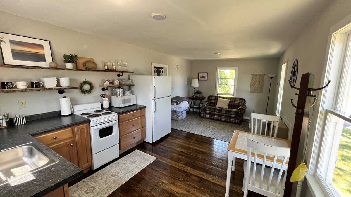 Houghton Cottage | Cottage in Oskar Bay, along Houghton Portage Canal