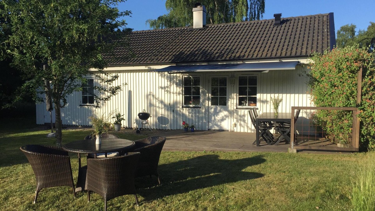 Listarum House | Cottage in Österlen with sauna and wood stove, near nature reserve with lake and forest.