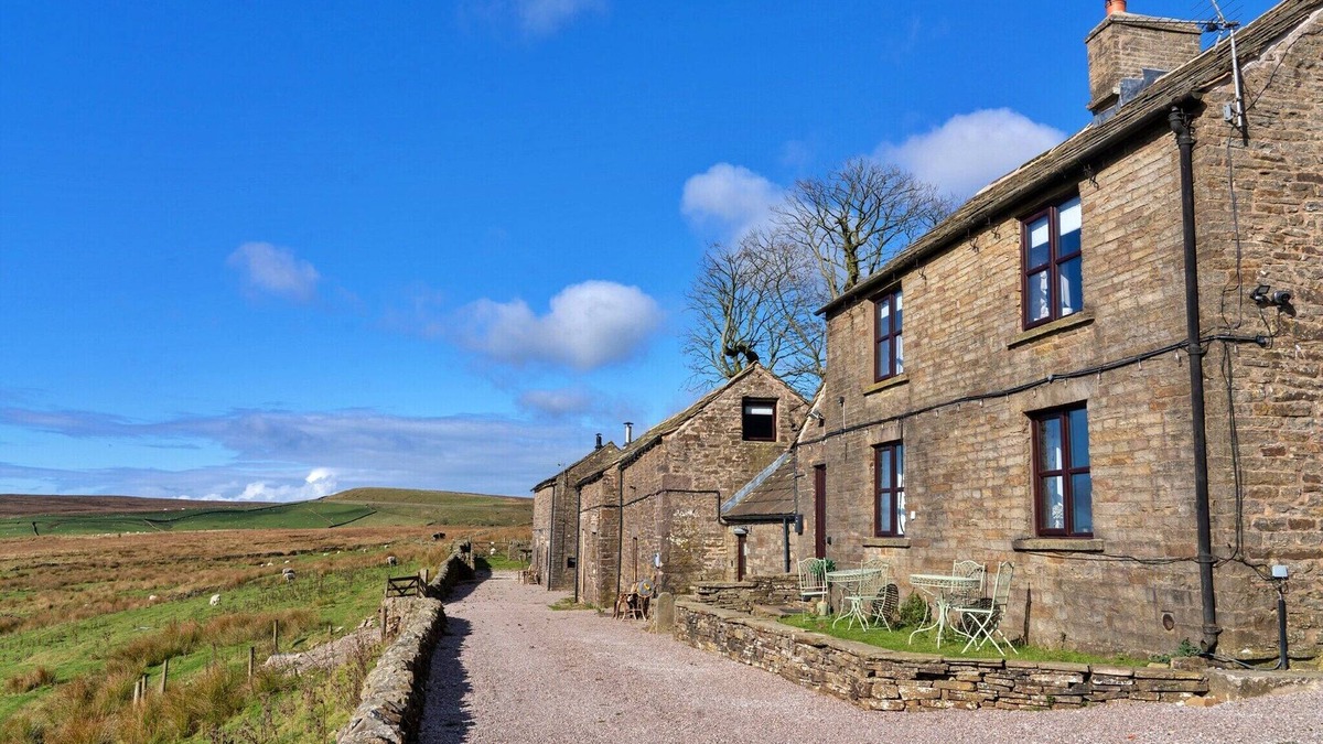 Buxton Cottage | Cottage in Peak District with Scenic Views