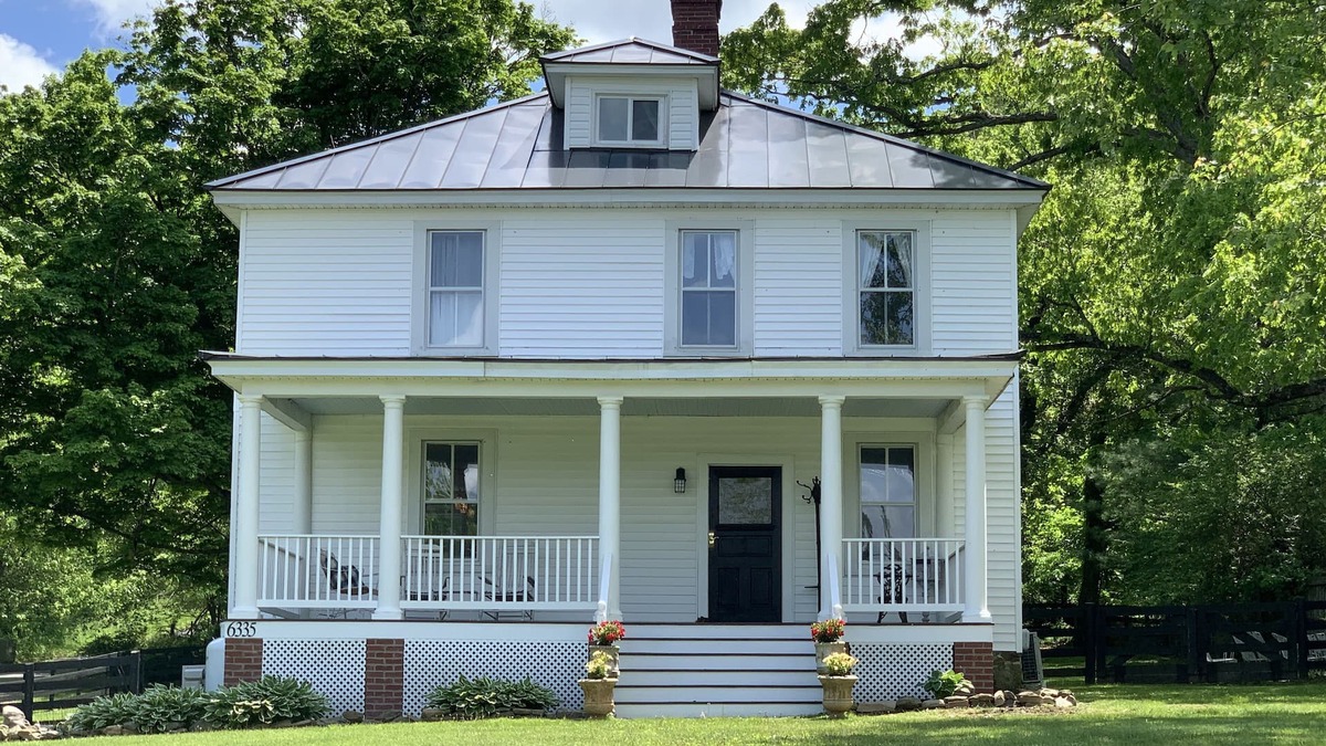 The Plains House | Cottage in Prime Wine and Horse Country Location