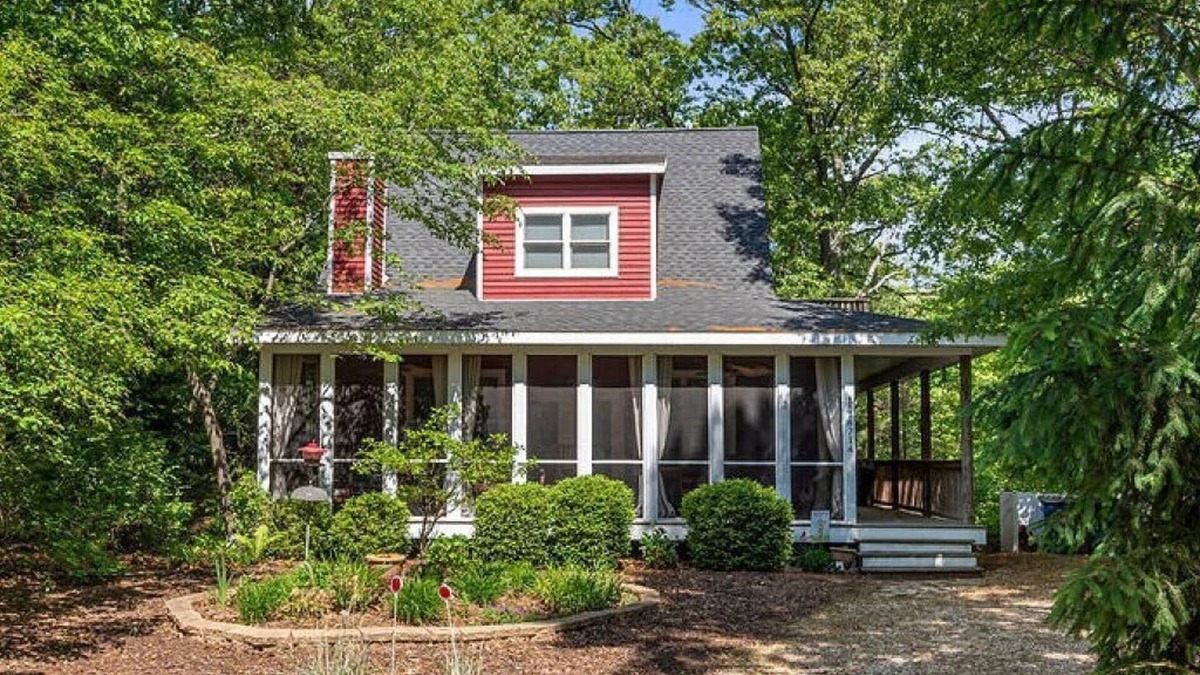 New Buffalo Cottage | Cottage in quiet wooded setting w/communal pool | Chalonna Retreat Harbor Dunes