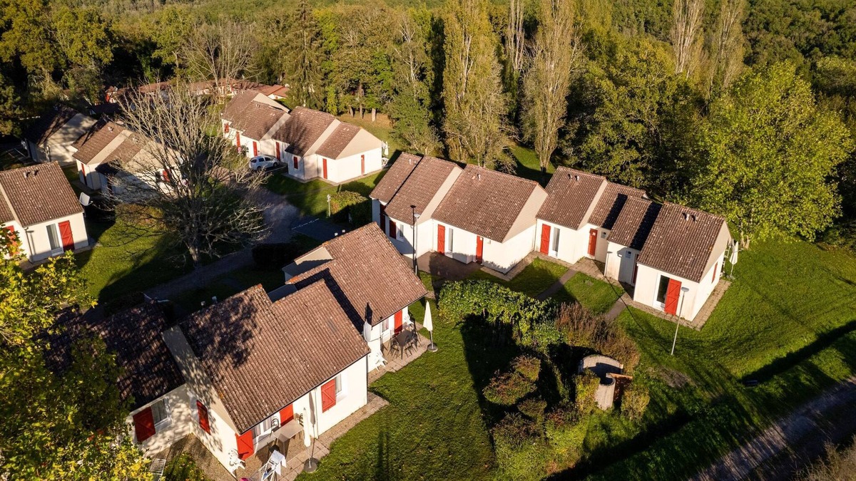Flee House | Cottage in Semur-en-Auxois in Forest Retreat