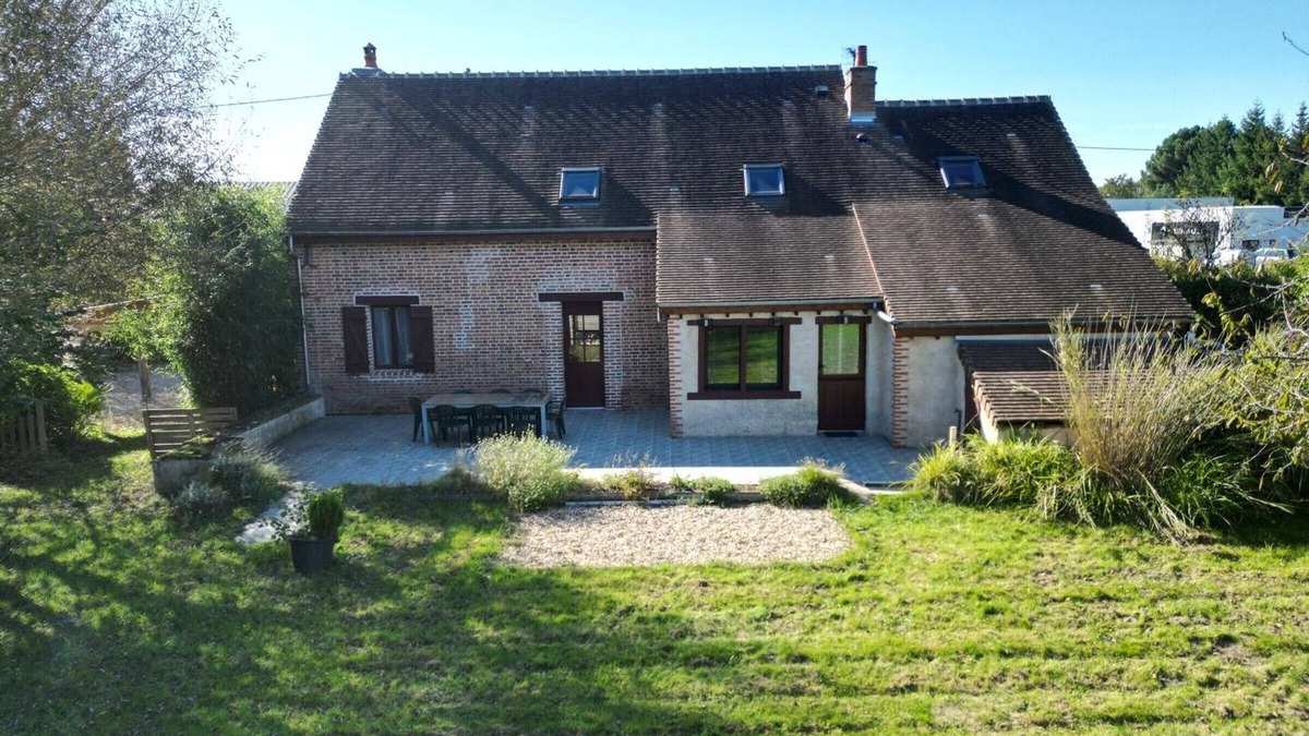 Neung-sur-Beuvron Cottage | Cottage in Sologne with enclosed garden, pets allowed, parking and internet
