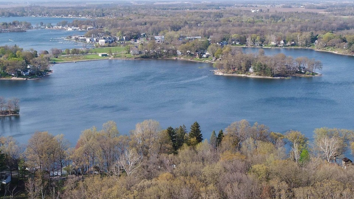 Syracuse Cottage | Cottage in Syracuse - 3 min walk to Lake Wawasee and access to Lake Papakeechie