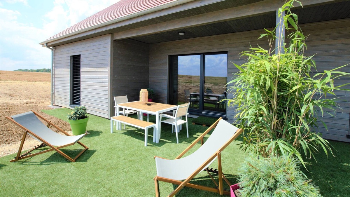 Magnant Cottage | Cottage in the countryside near lakes, vineyard and NIGLOLAND park
