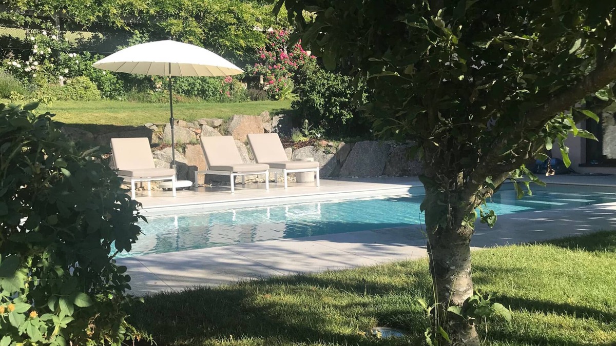 Buhl Cottage | Cottage in the forest with heated pool from May to October