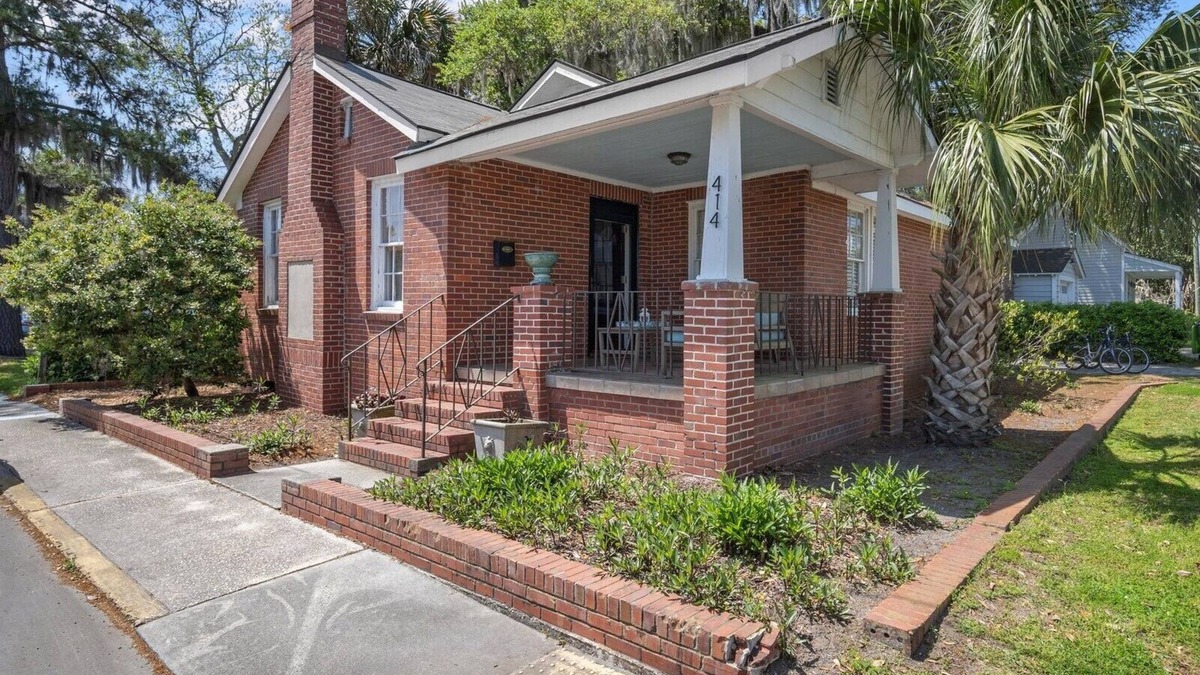 Historic District House | Cottage in the Heart of Downtown Beaufort Historic Area 5-min walk to River!