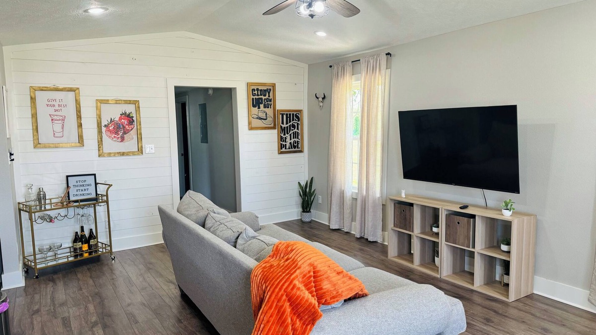 Sulphur House | Cottage in the heart of Sulphur