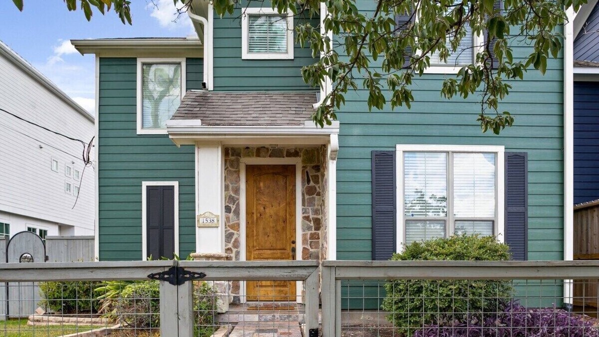Shady Acres House | Cottage In The Heights!
